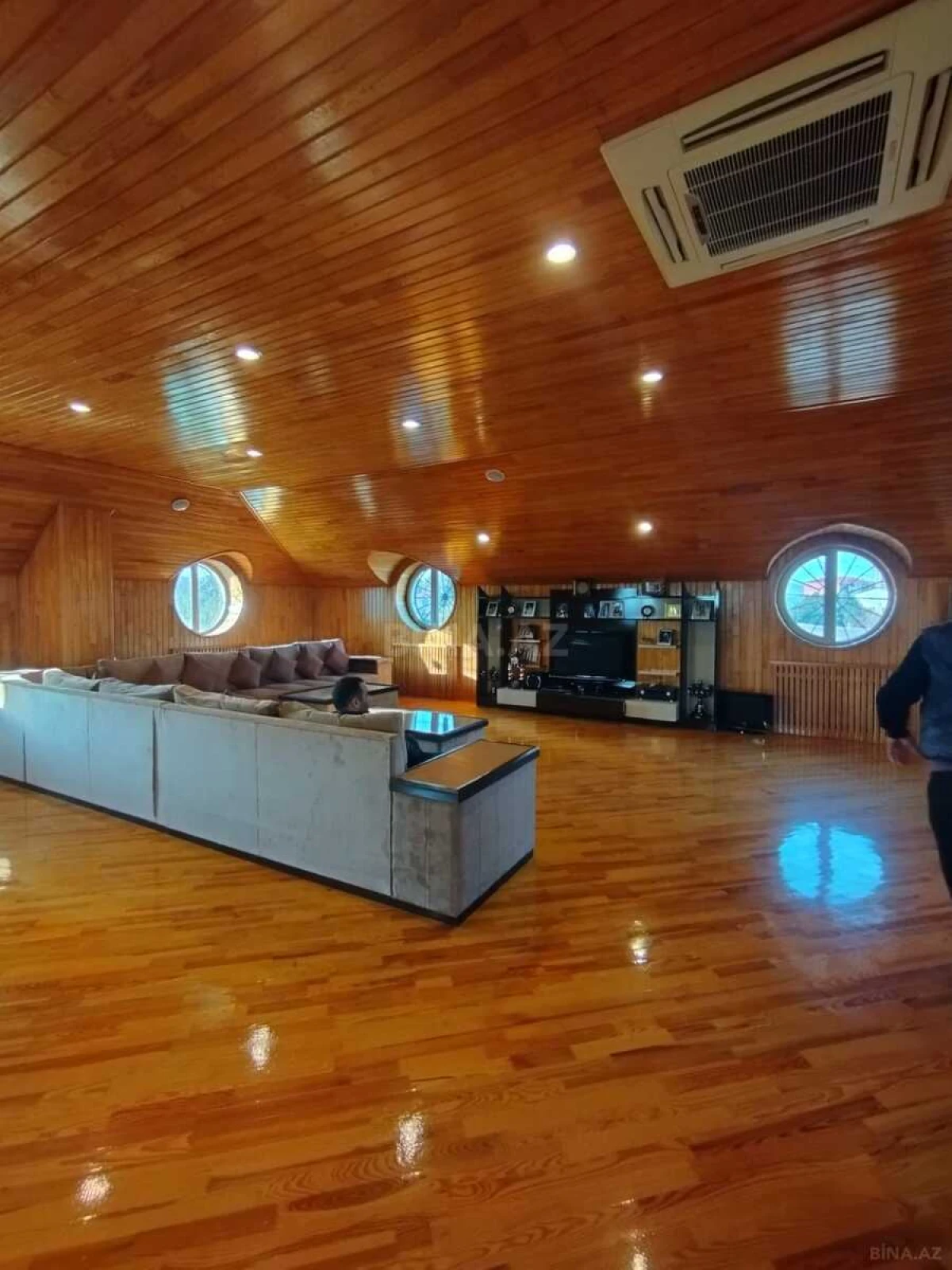 Satılır 6 otaqlı həyət evi 500 m²