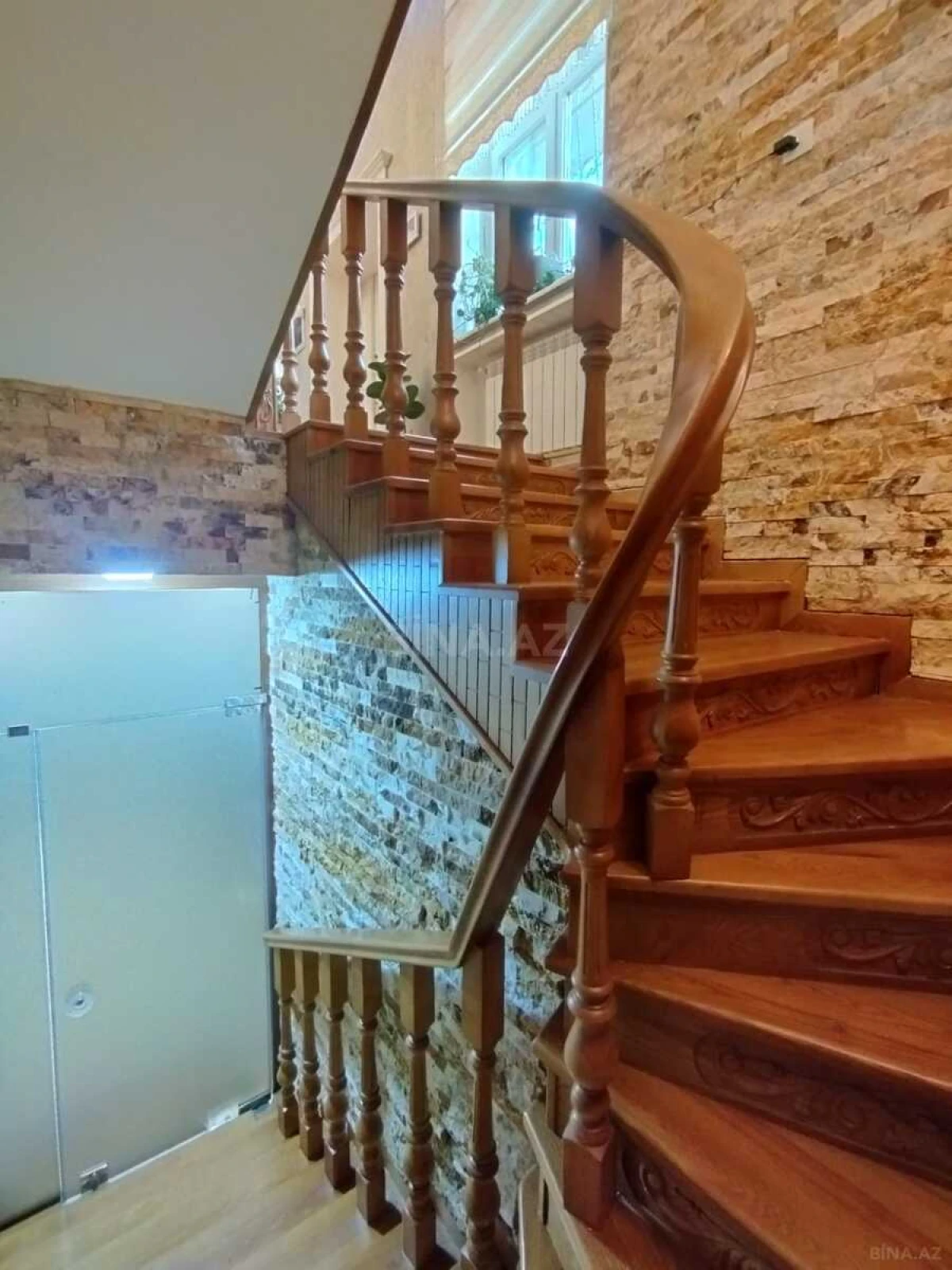 Satılır 6 otaqlı həyət evi 500 m²