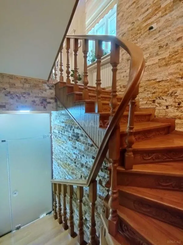 Satılır 6 otaqlı həyət evi 500 m²