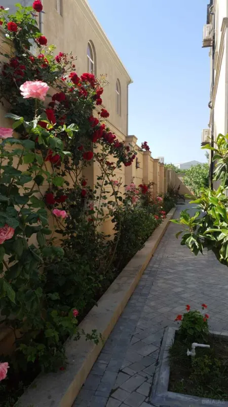 Satılır 6 otaqlı həyət evi 500 m²