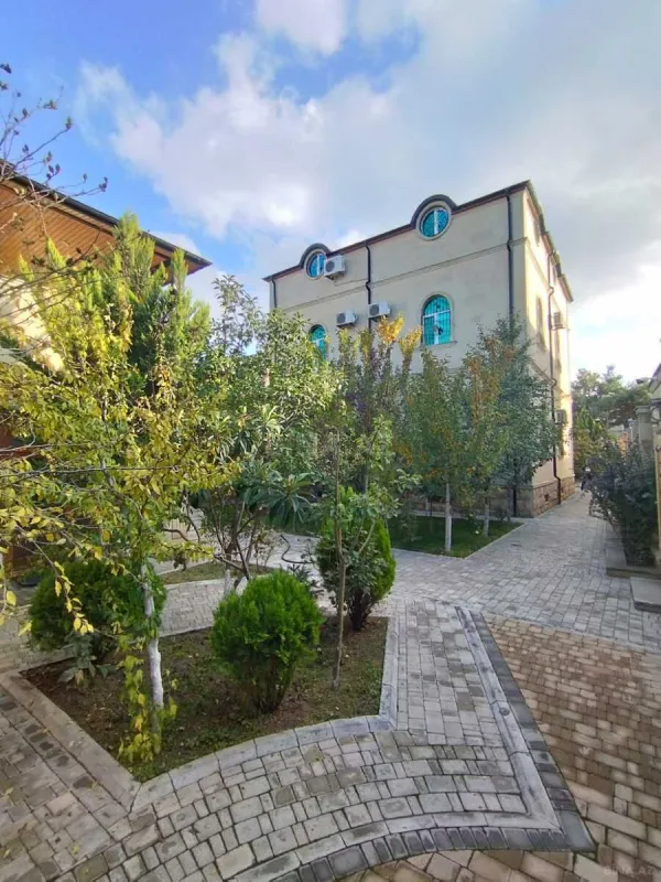Satılır 6 otaqlı həyət evi 500 m²