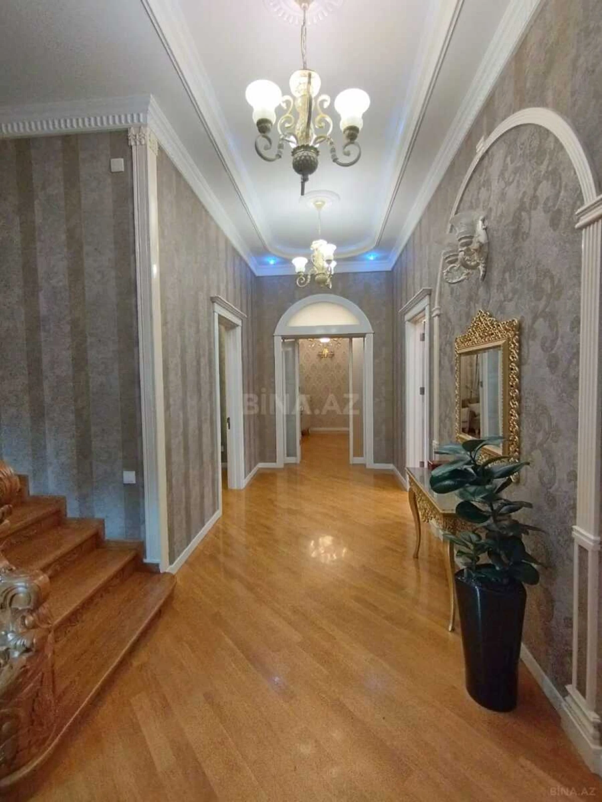 Satılır 6 otaqlı həyət evi 500 m²