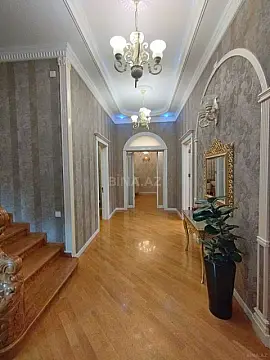 Satılır 6 otaqlı həyət evi 500 m²