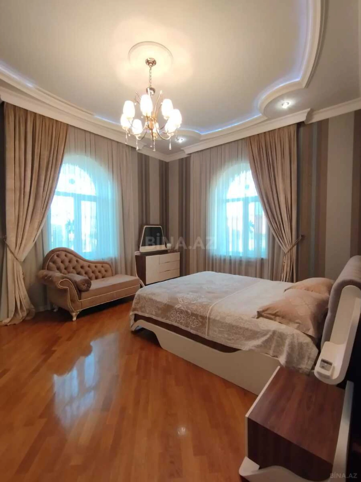 Satılır 6 otaqlı həyət evi 500 m²