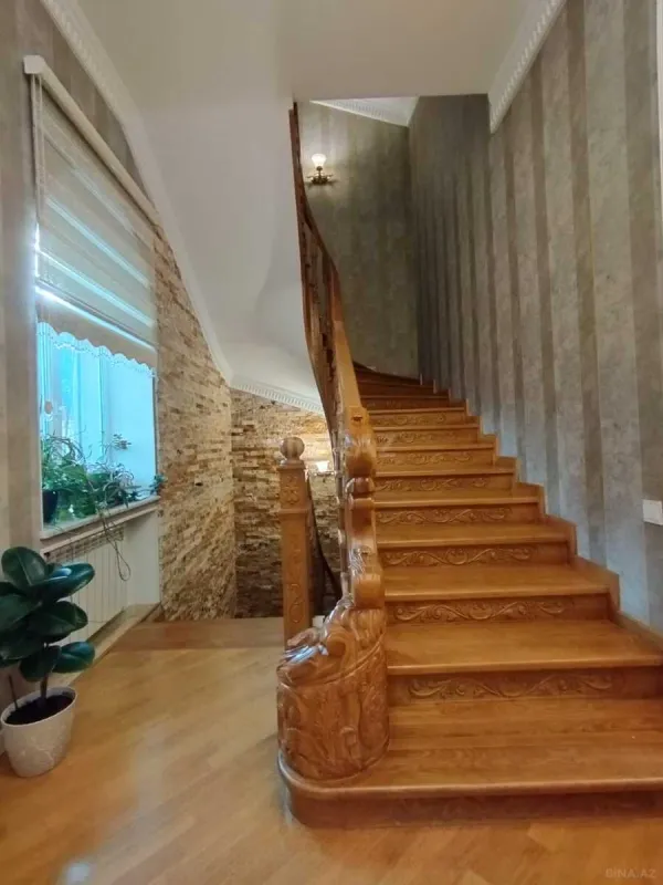 Satılır 6 otaqlı həyət evi 500 m²