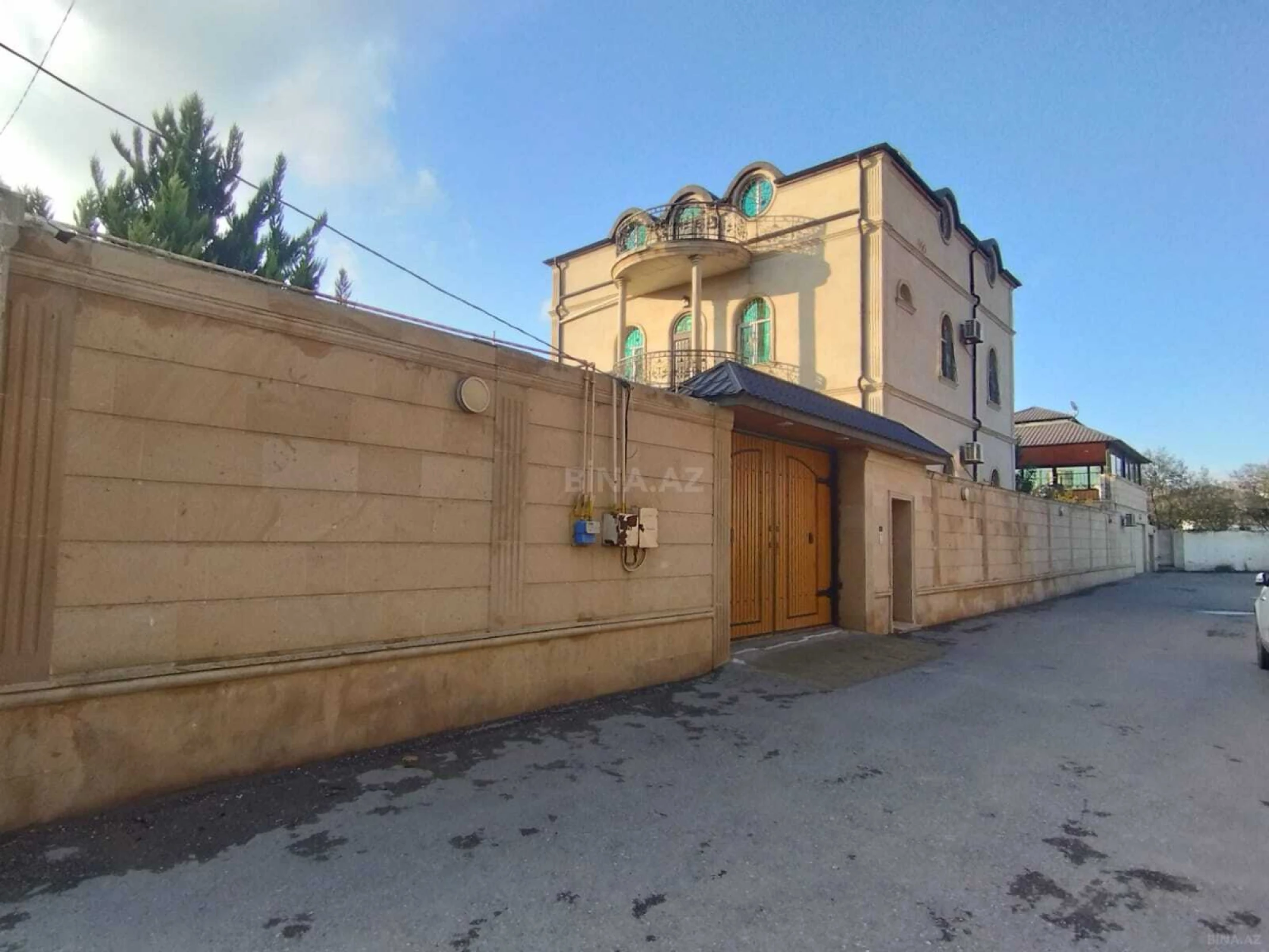 Satılır 6 otaqlı həyət evi 500 m²