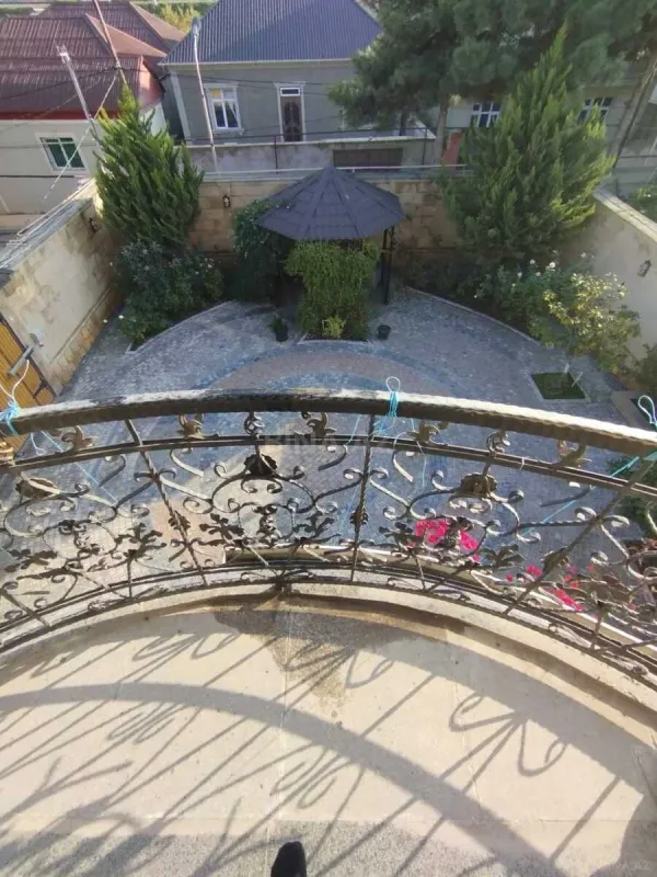 Satılır 6 otaqlı həyət evi 500 m²