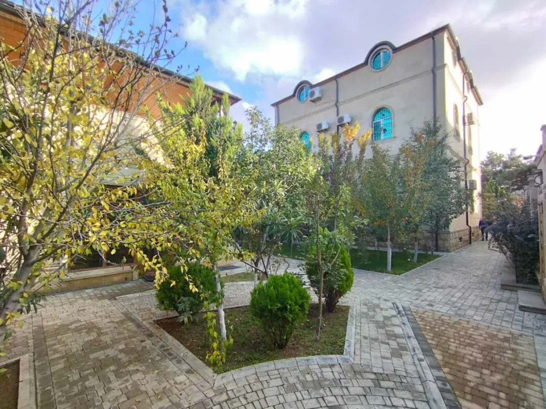 Satılır 6 otaqlı həyət evi 500 m²
