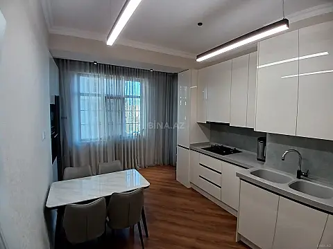 Satılır 3 otaqlı mənzil 114 m²