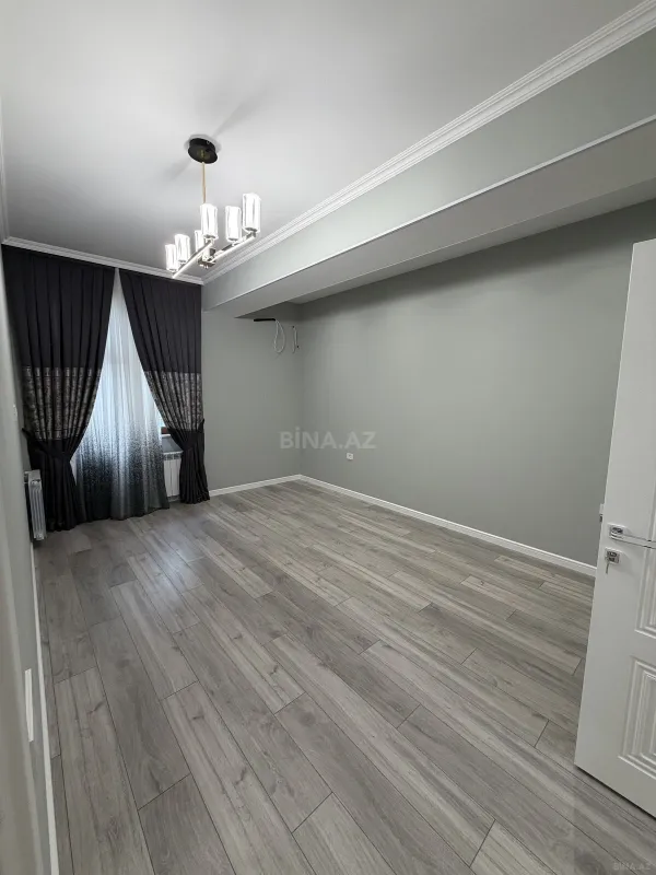Satılır 3 otaqlı mənzil 135 m²