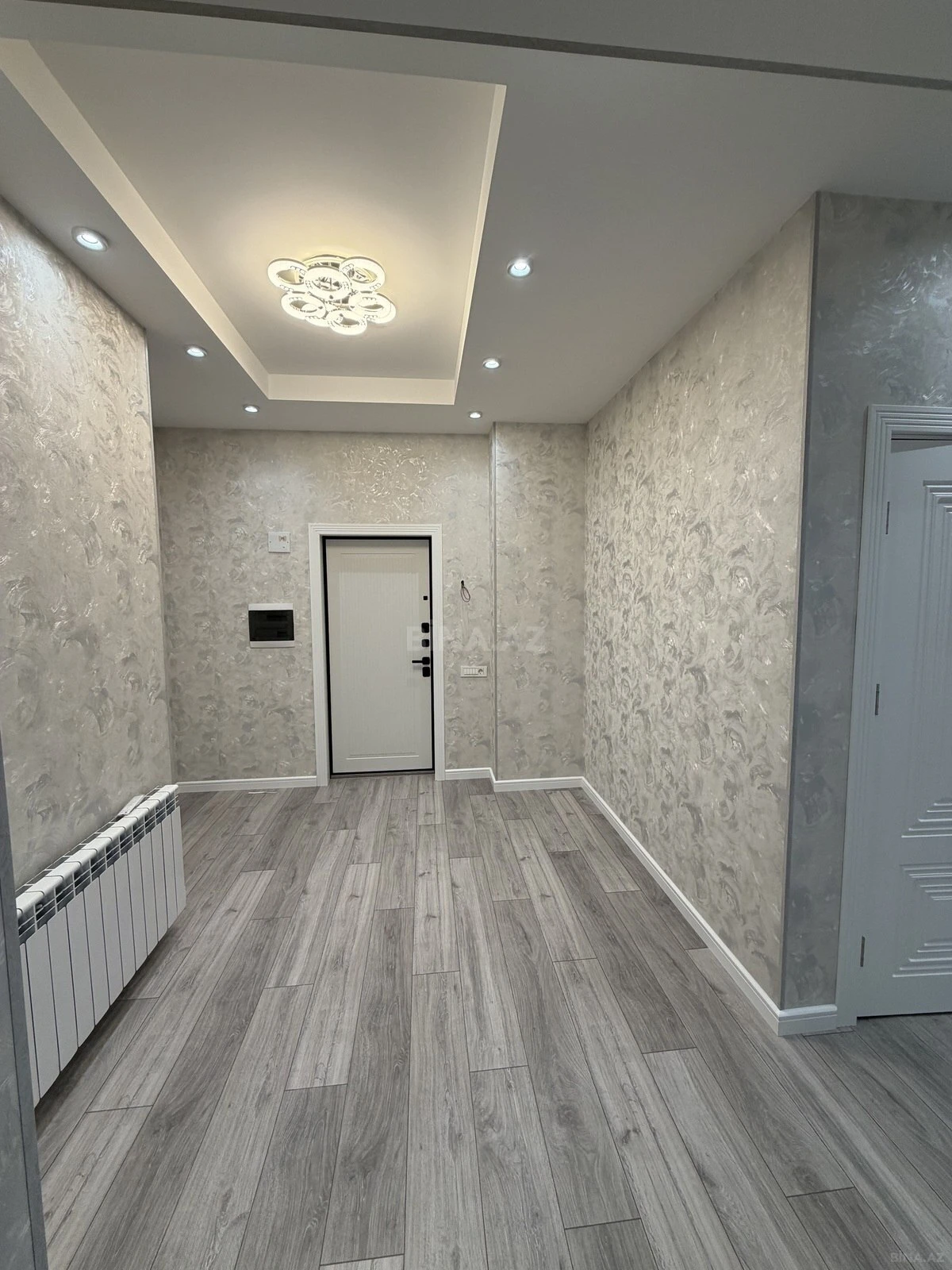 Satılır 3 otaqlı mənzil 135 m²