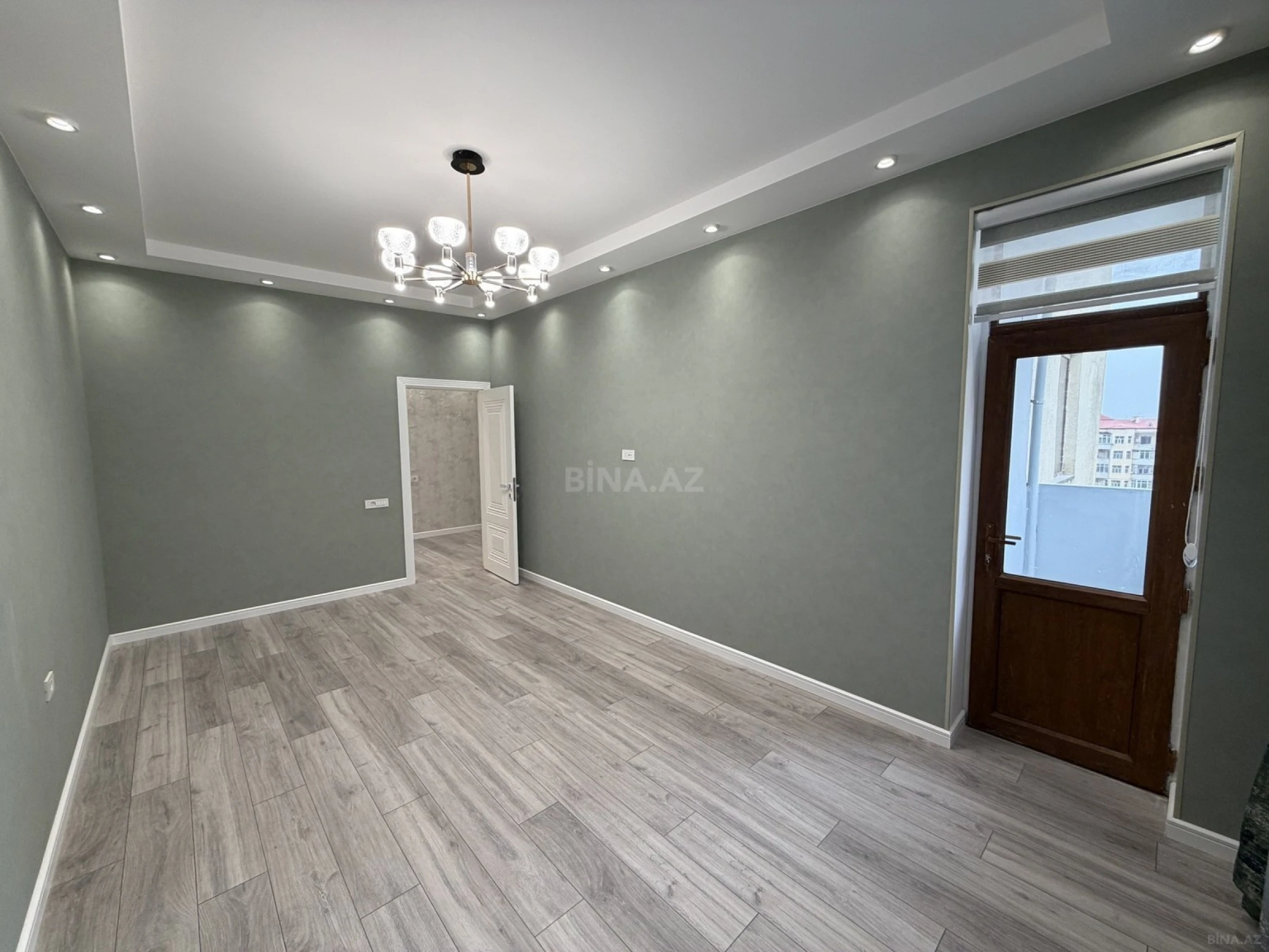 Satılır 3 otaqlı mənzil 135 m²