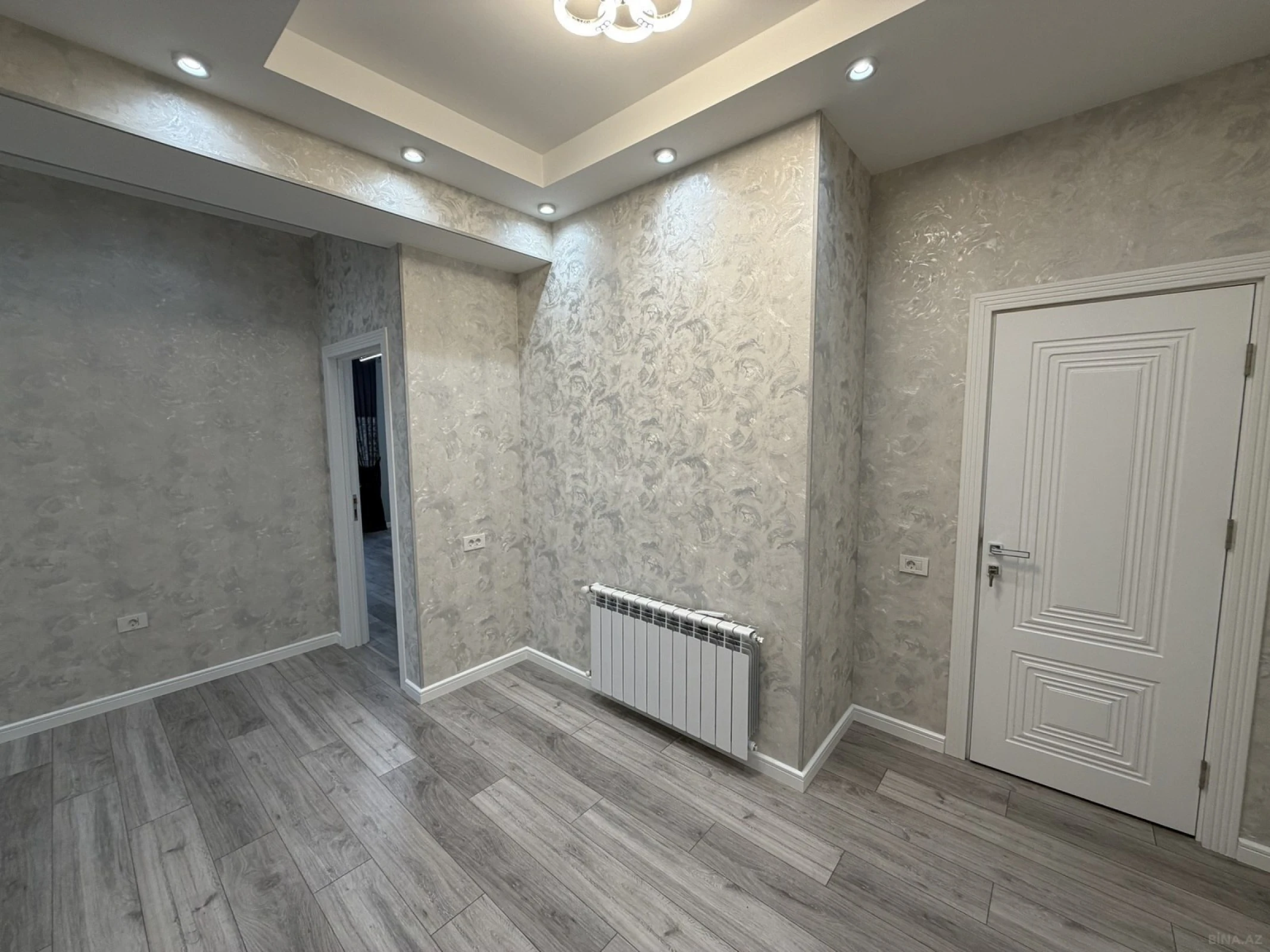 Satılır 3 otaqlı mənzil 135 m²