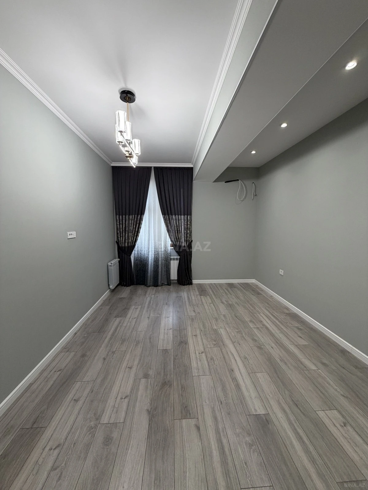 Satılır 3 otaqlı mənzil 135 m²