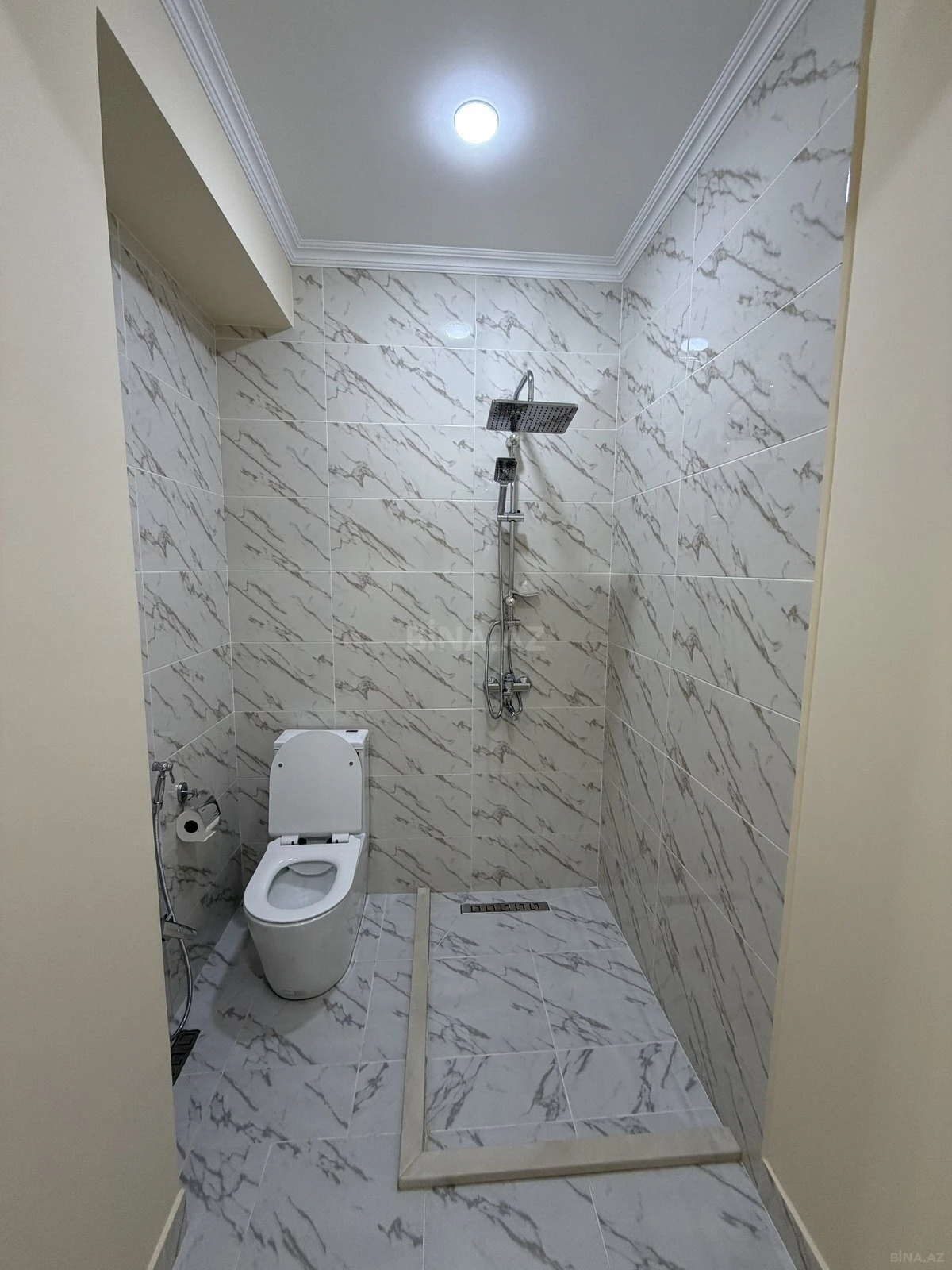 Satılır 3 otaqlı mənzil 135 m²