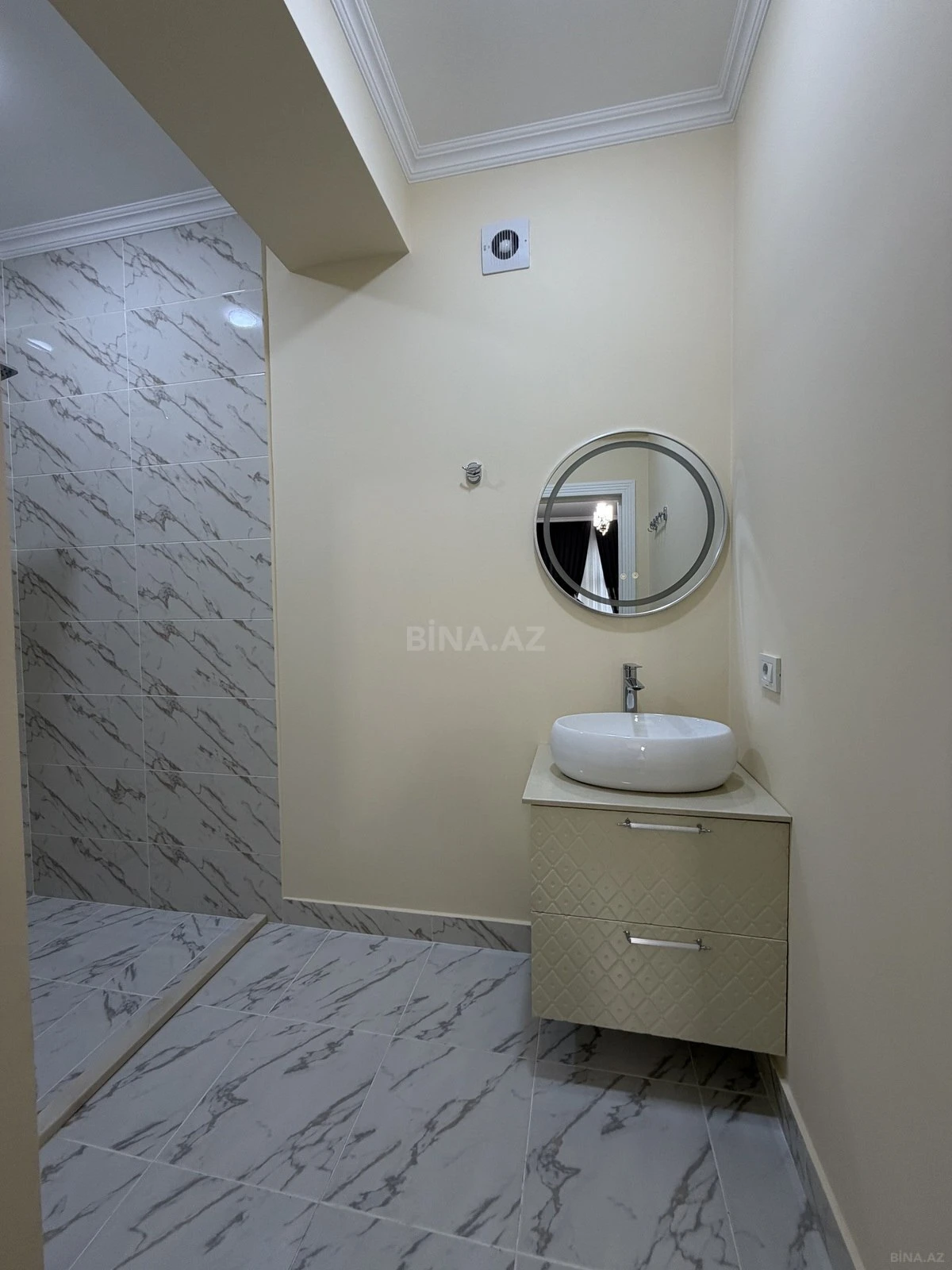 Satılır 3 otaqlı mənzil 135 m²