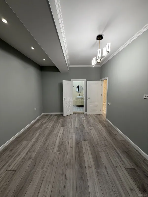 Satılır 3 otaqlı mənzil 135 m²