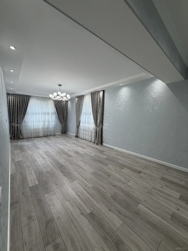 Satılır 3 otaqlı mənzil 135 m²