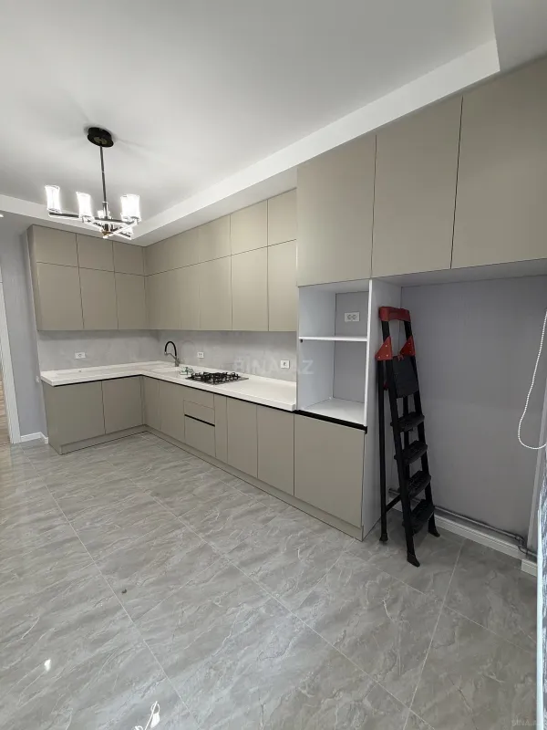 Satılır 3 otaqlı mənzil 135 m²