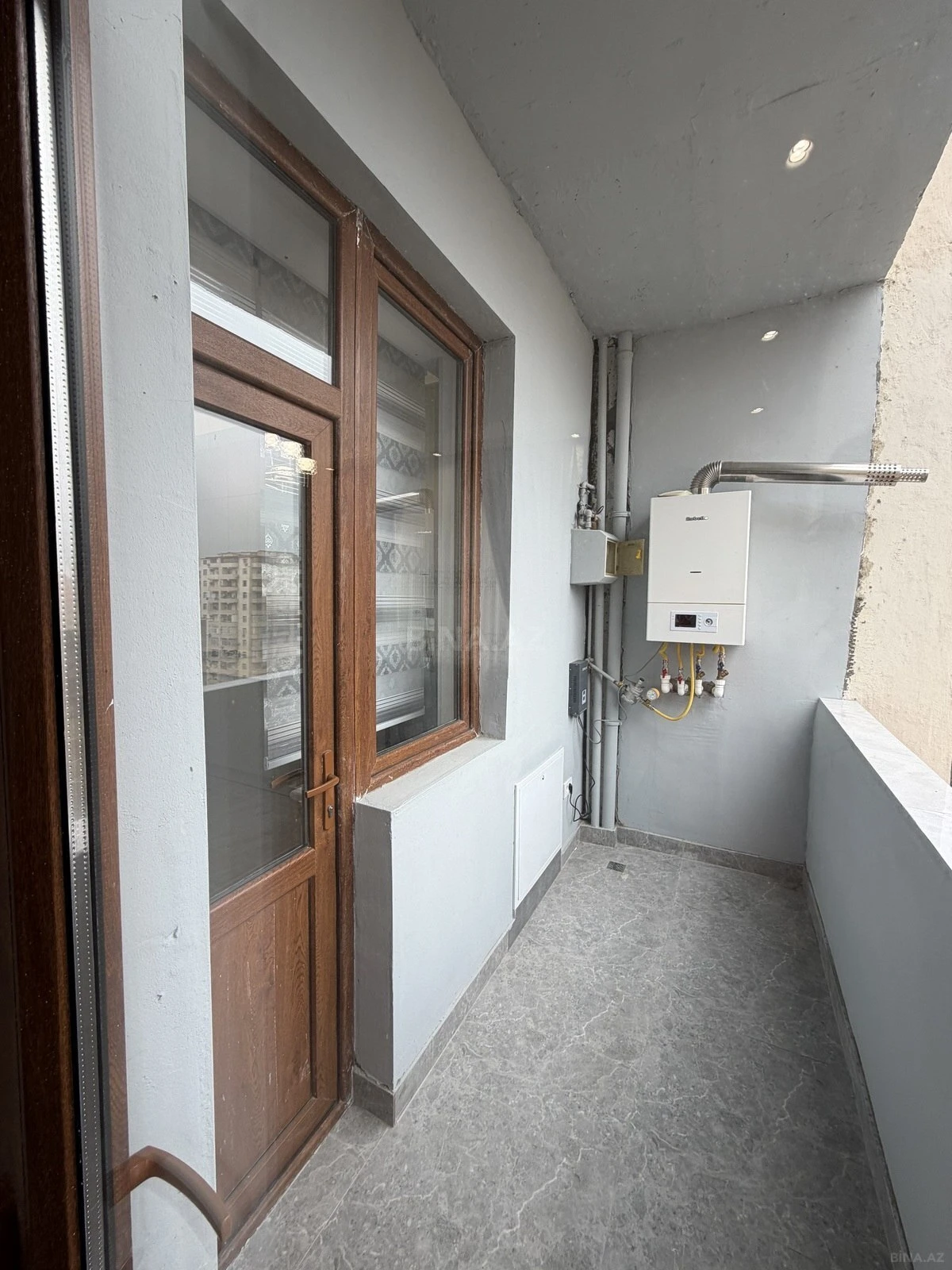 Satılır 3 otaqlı mənzil 135 m²
