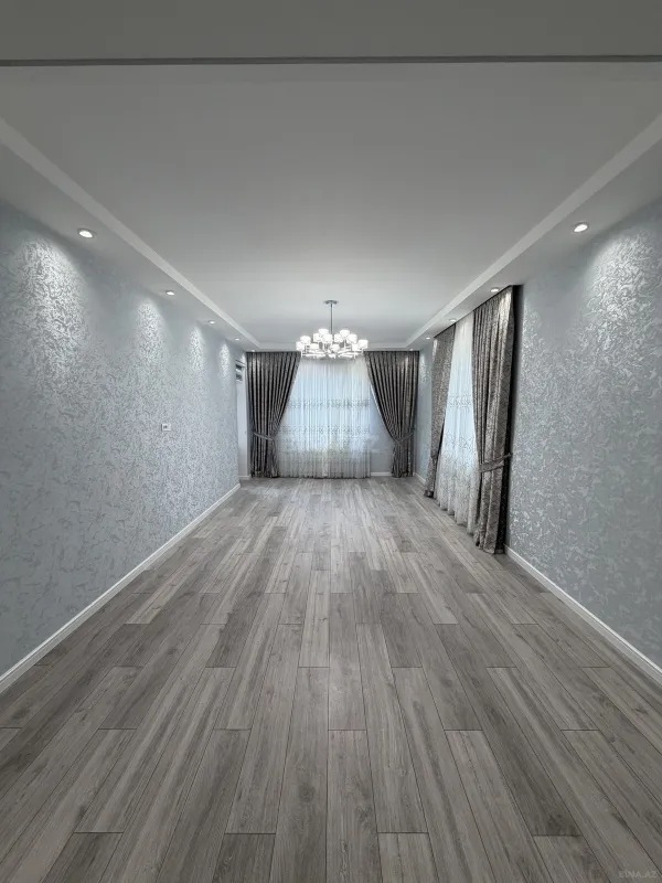 Satılır 3 otaqlı mənzil 135 m²