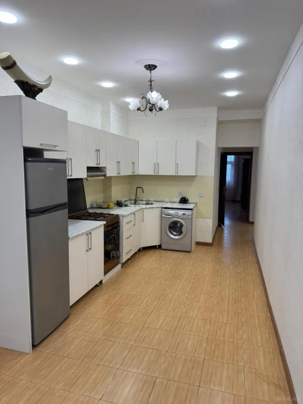Kirayə verilir 3 otaqlı mənzil 150 m²