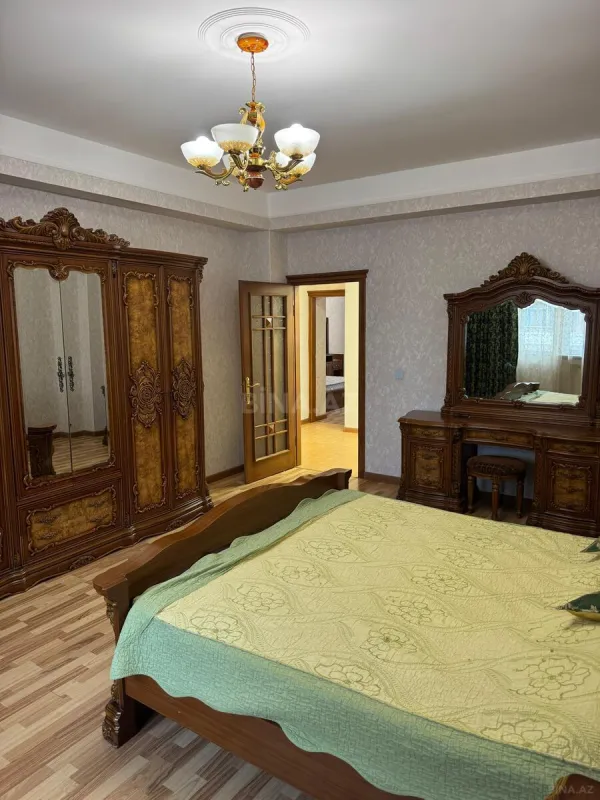 Kirayə verilir 3 otaqlı mənzil 150 m²