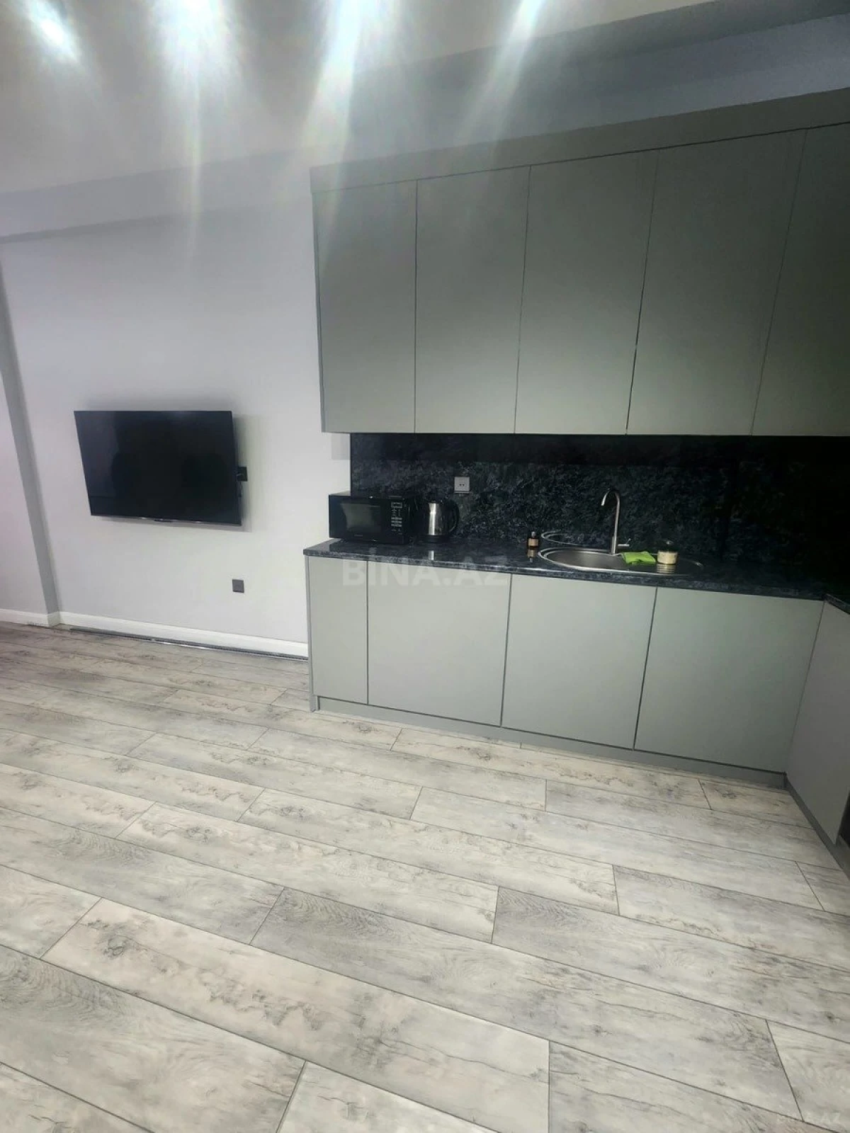 Kirayə verilir 2 otaqlı mənzil 85 m²