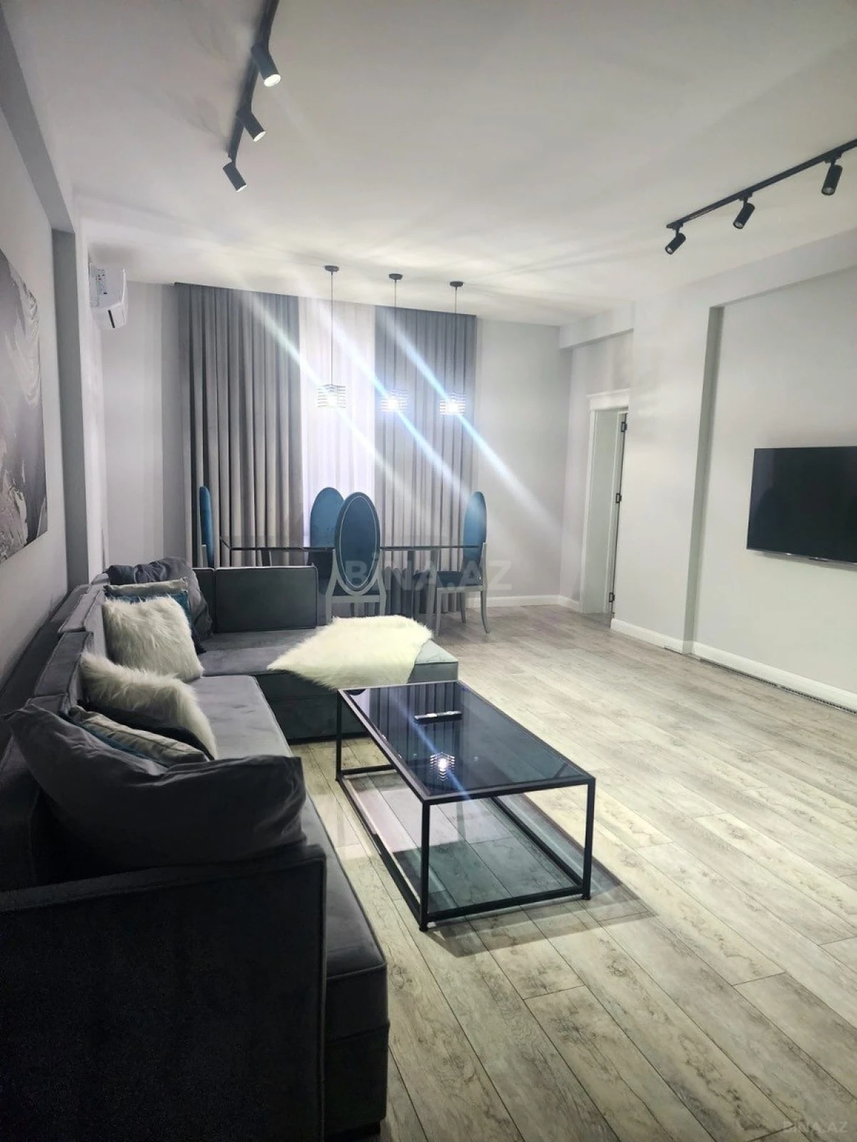 Kirayə verilir 2 otaqlı mənzil 85 m²
