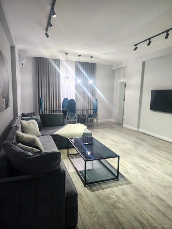 Kirayə verilir 2 otaqlı mənzil 85 m²