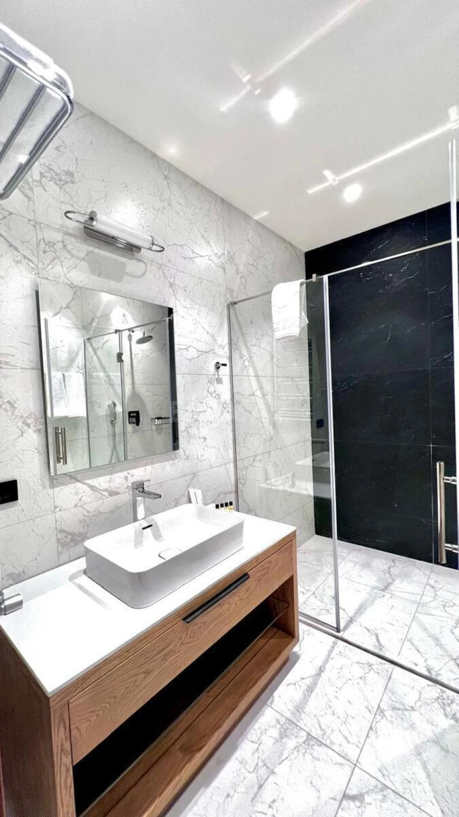 Satılır 1 otaqlı mənzil 74 m²