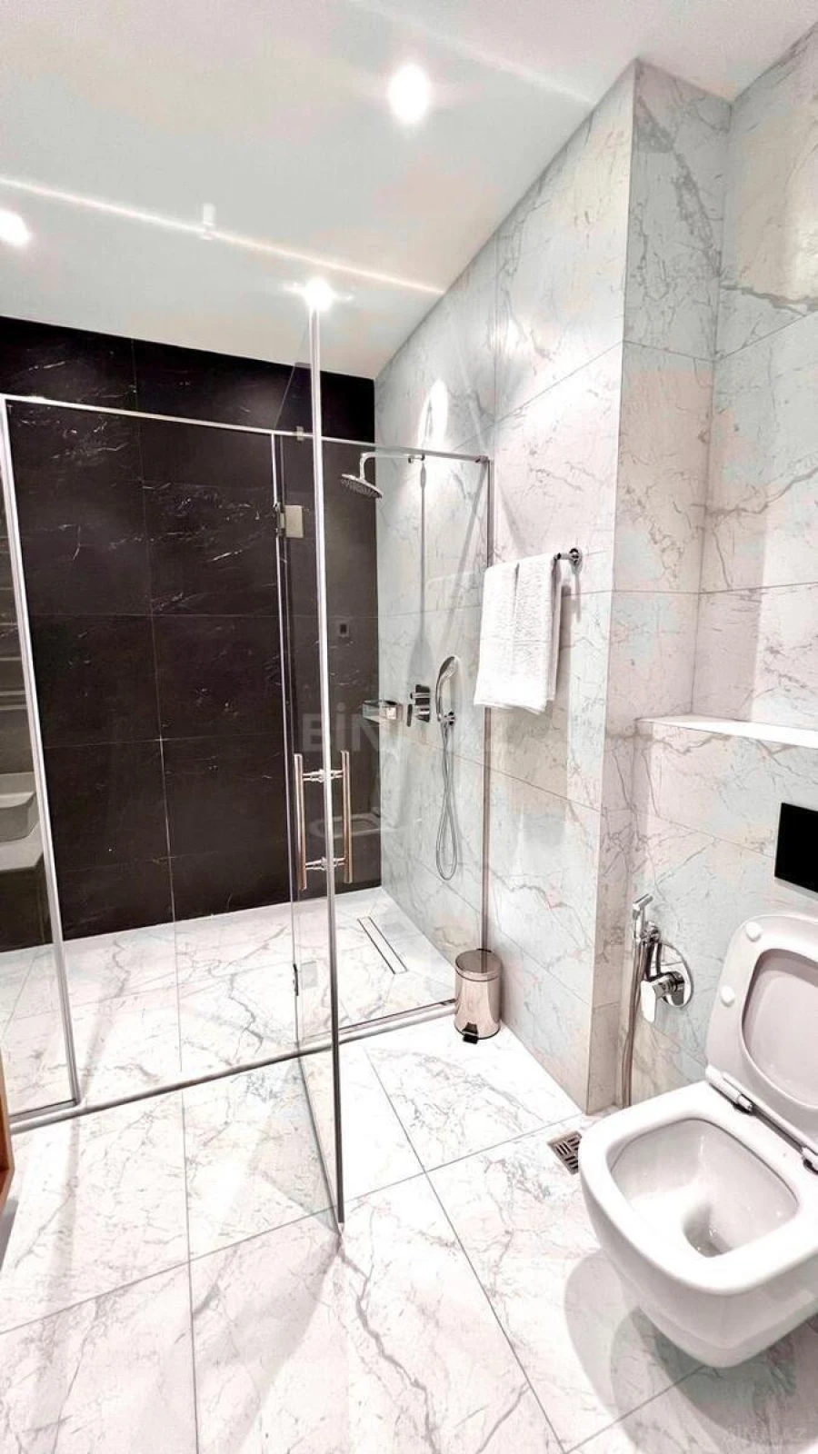 Satılır 1 otaqlı mənzil 74 m²