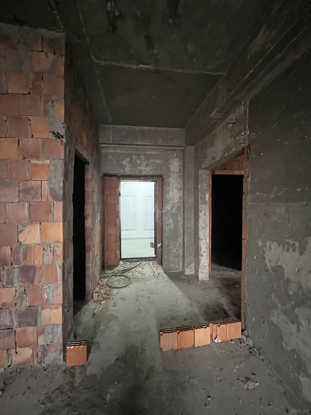 Satılır 2 otaqlı mənzil 91.5 m²