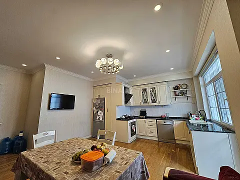 Satılır 4 otaqlı mənzil 209 m²