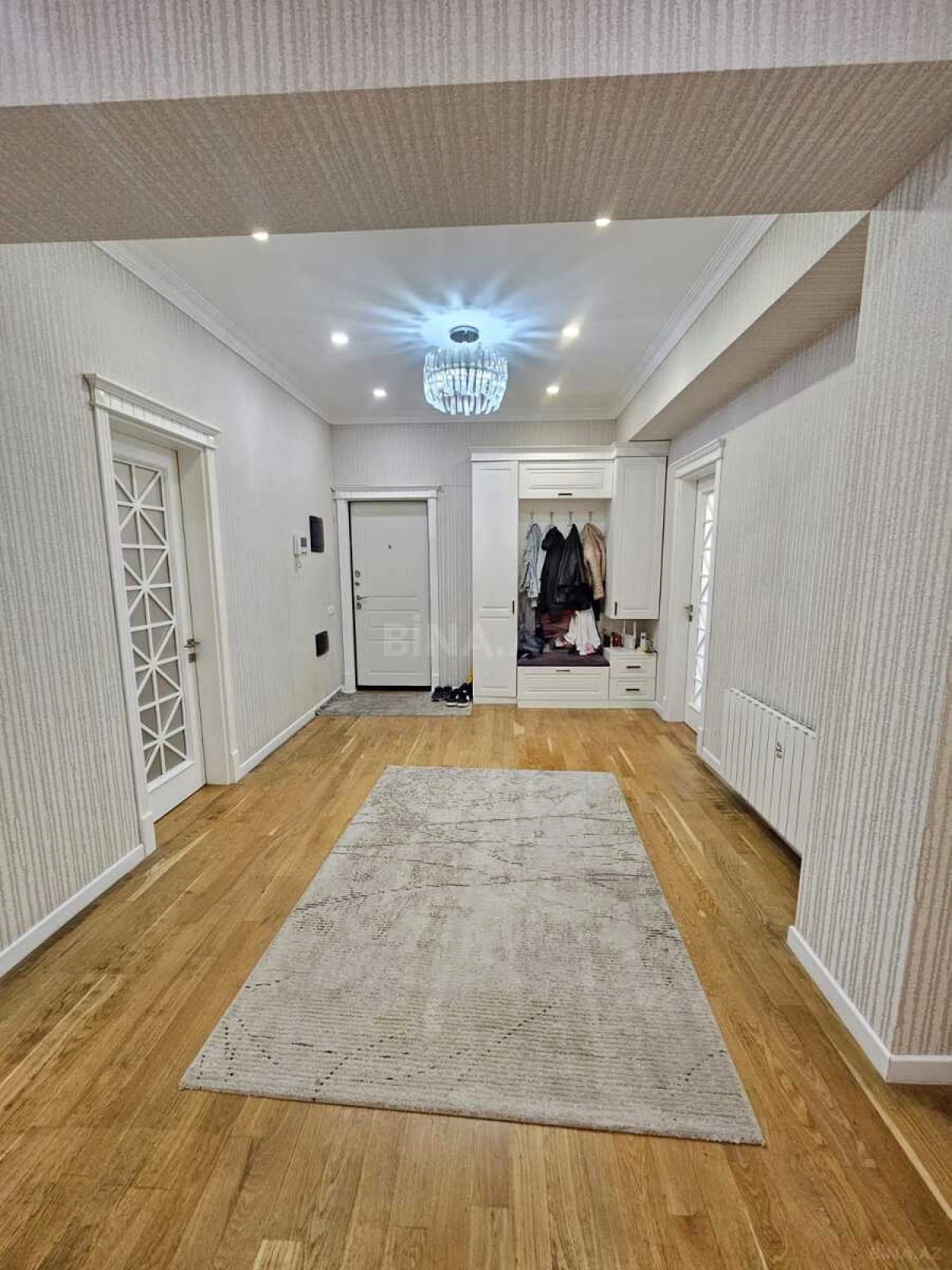 Satılır 4 otaqlı mənzil 209 m²