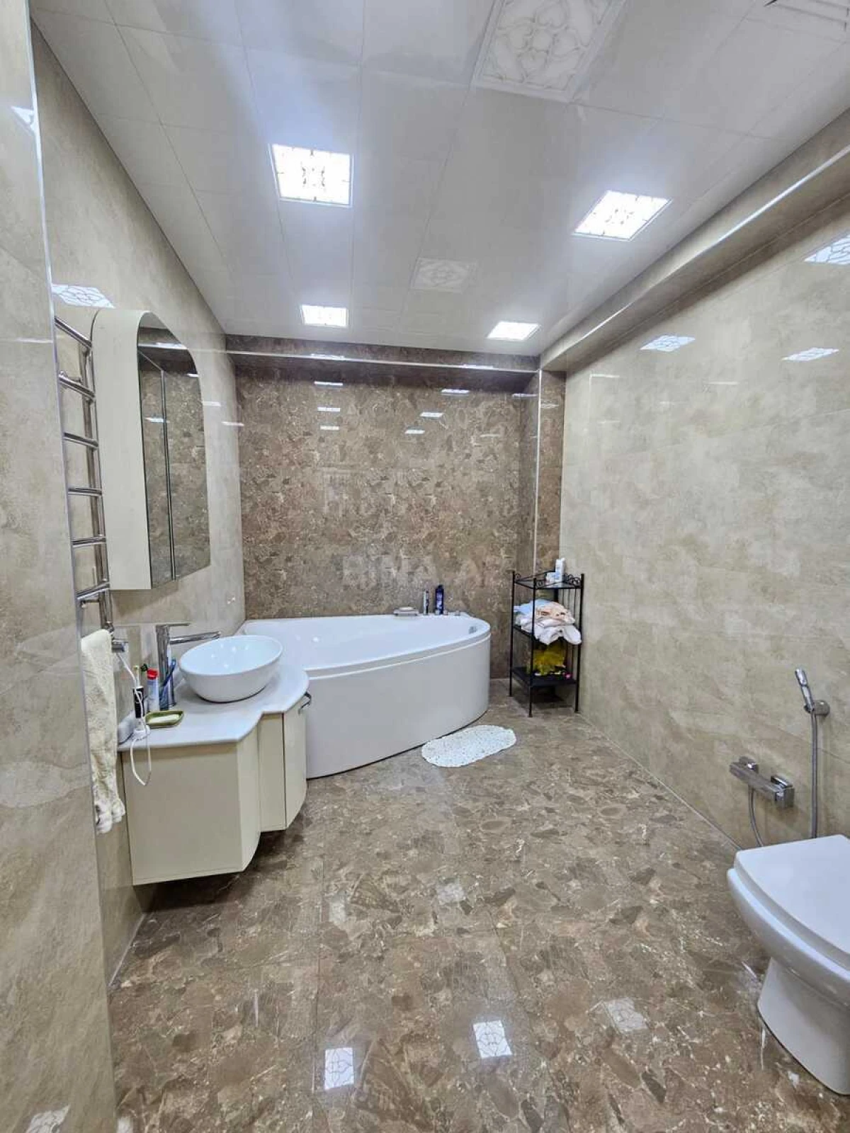 Satılır 4 otaqlı mənzil 209 m²