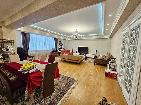 Satılır 4 otaqlı mənzil 209 m² — Bakı, 8-ci kilometr 4 otaq 209.00 m²