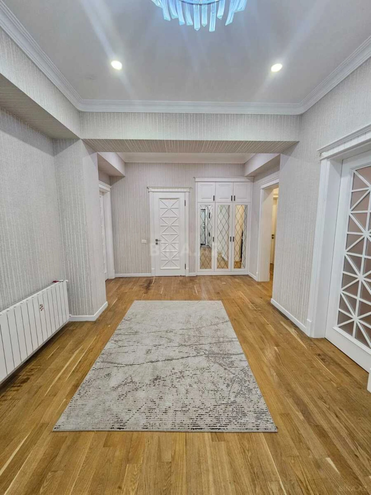 Satılır 4 otaqlı mənzil 209 m²