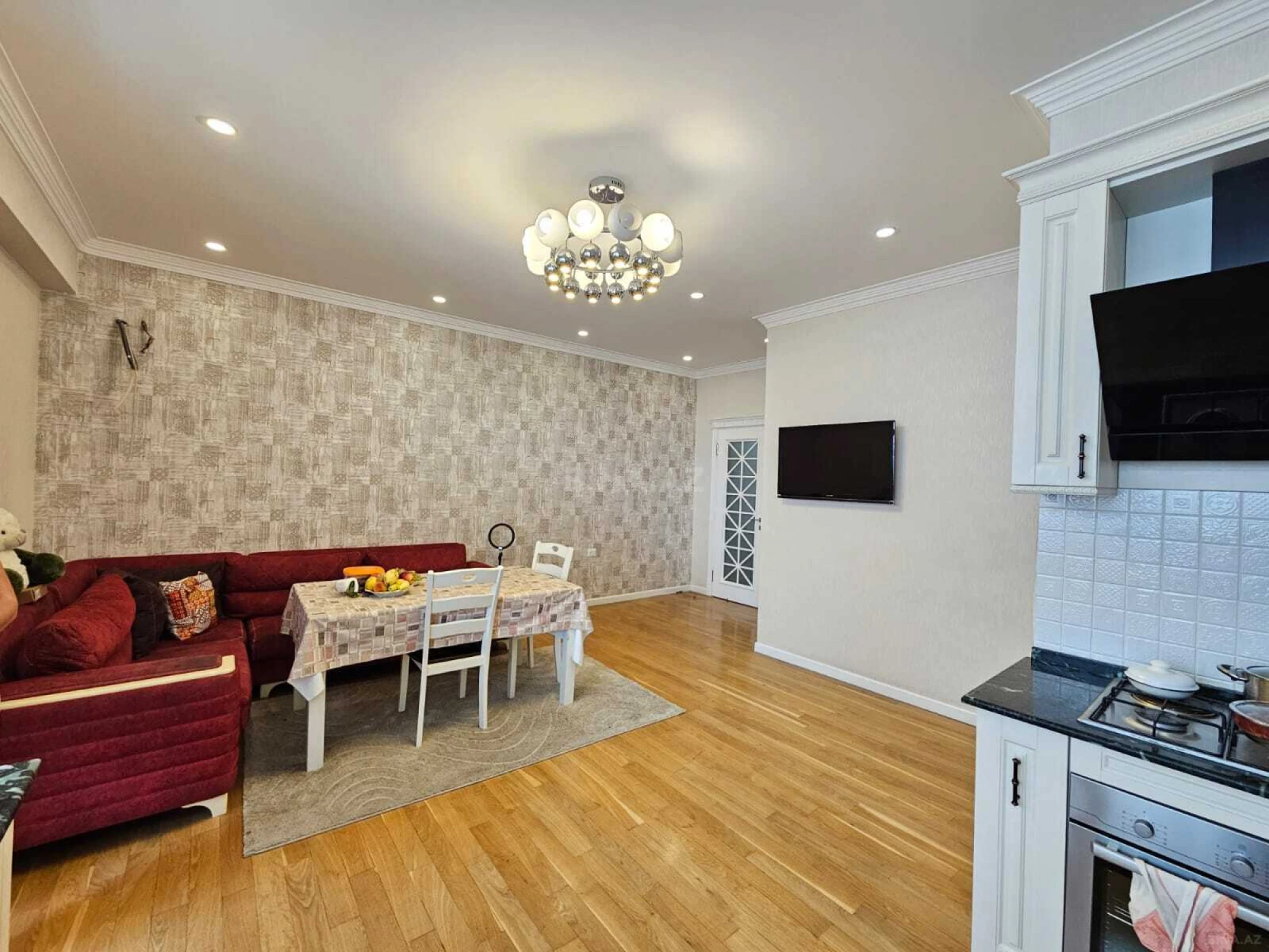 Satılır 4 otaqlı mənzil 209 m²