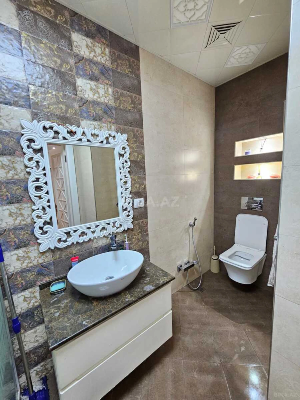 Satılır 4 otaqlı mənzil 209 m²