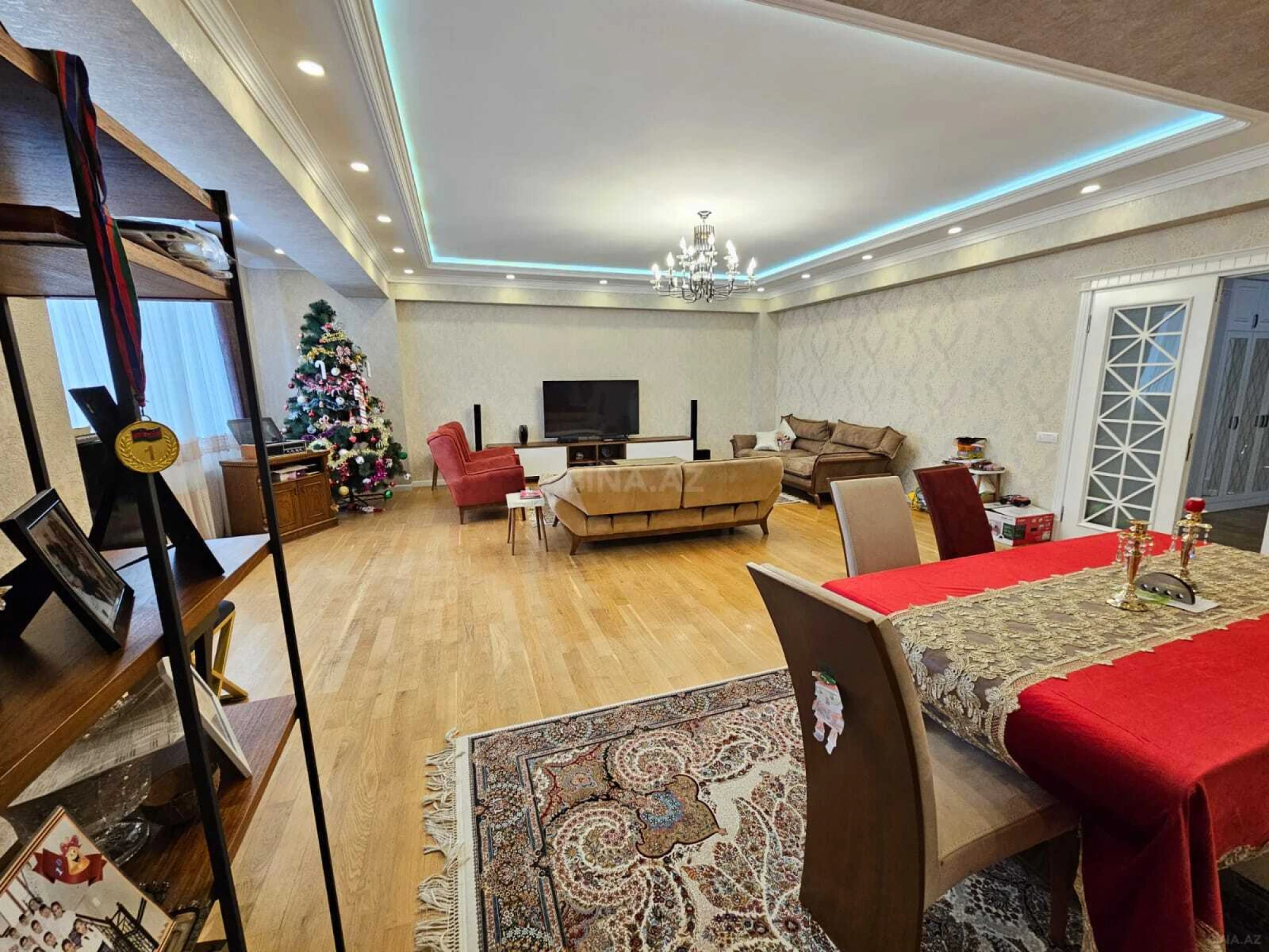 Satılır 4 otaqlı mənzil 209 m²