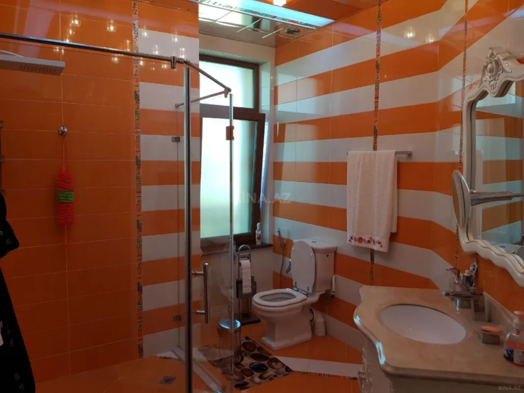 Satılır 7 otaqlı həyət evi 600 m²