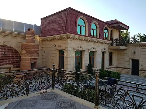 Satılır 7 otaqlı həyət evi 600 m²