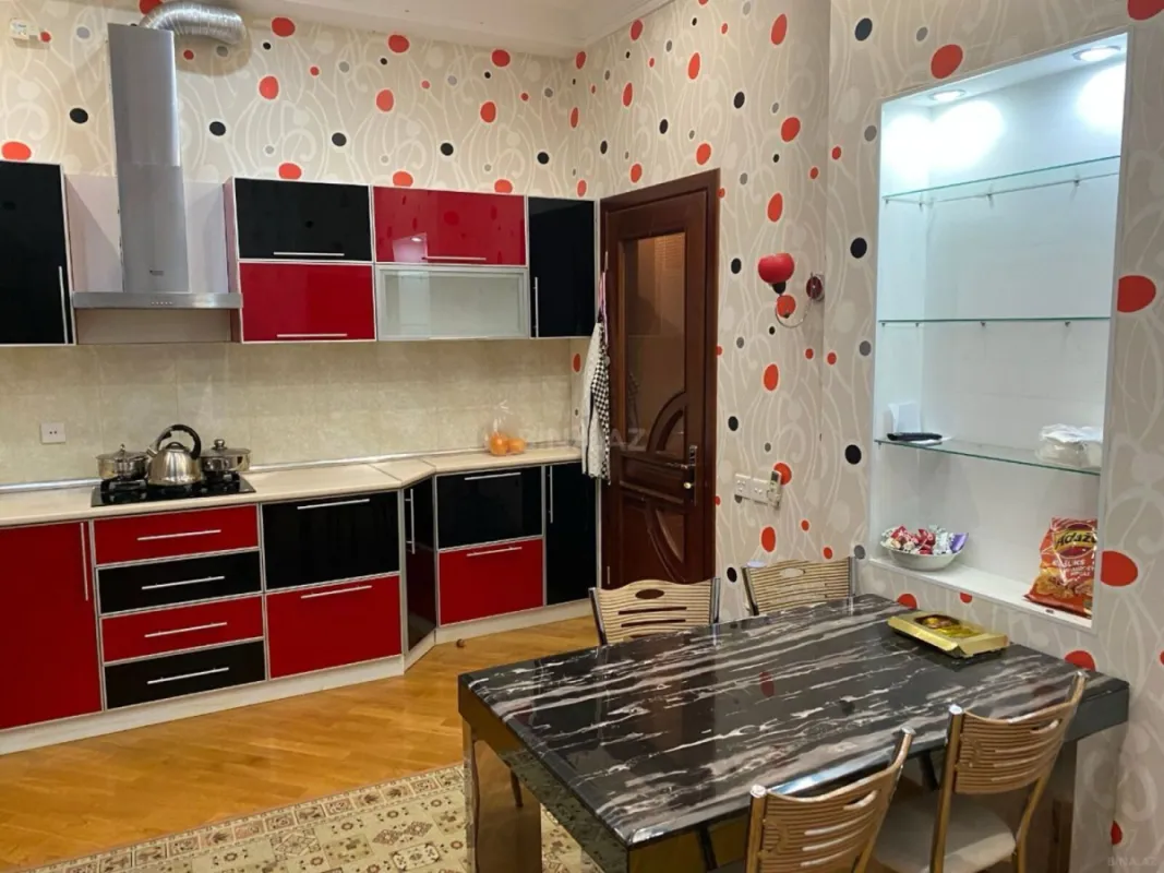 Kirayə verilir 9 otaqlı həyət evi 250 m²