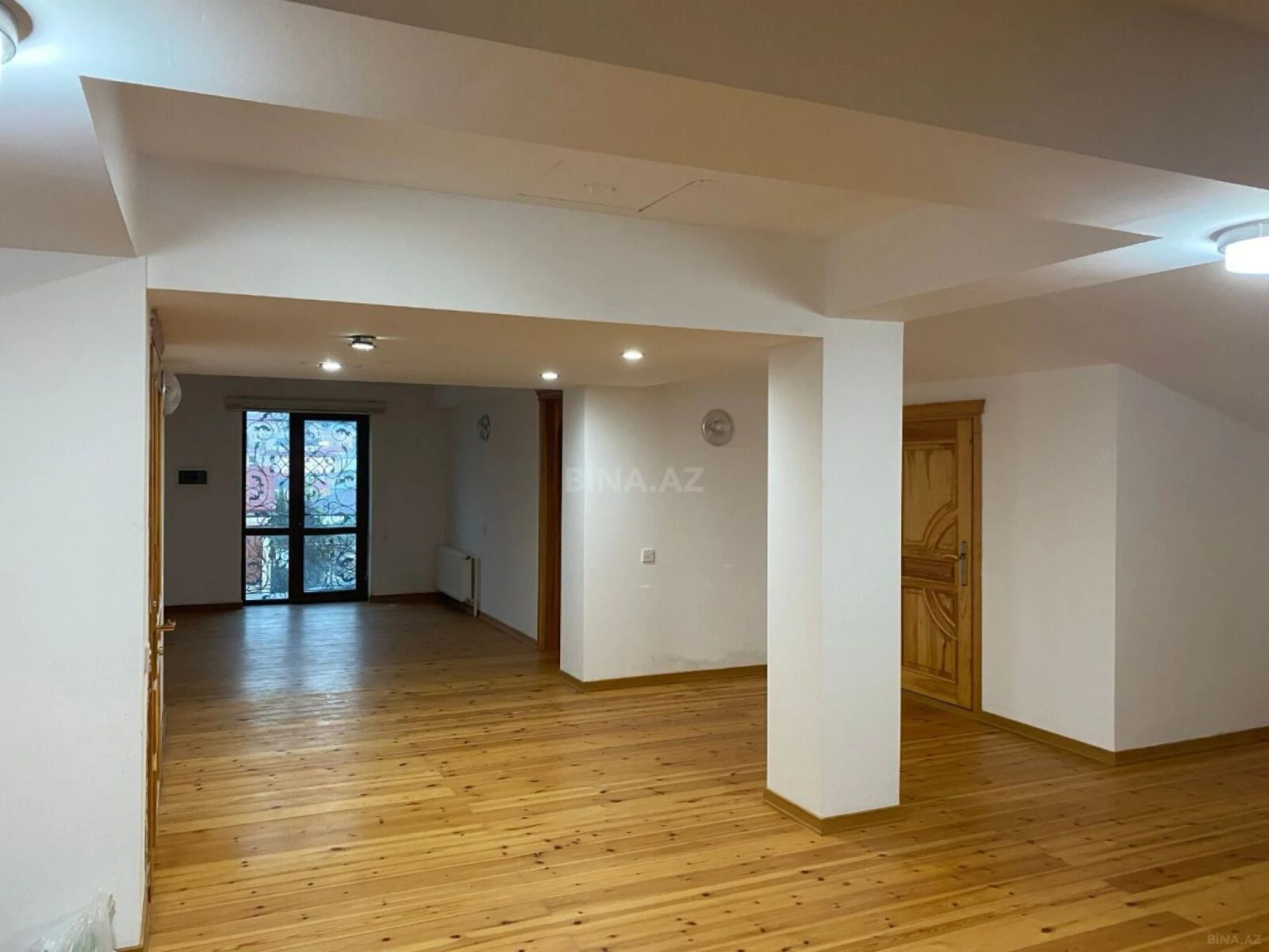 Kirayə verilir 9 otaqlı həyət evi 250 m²