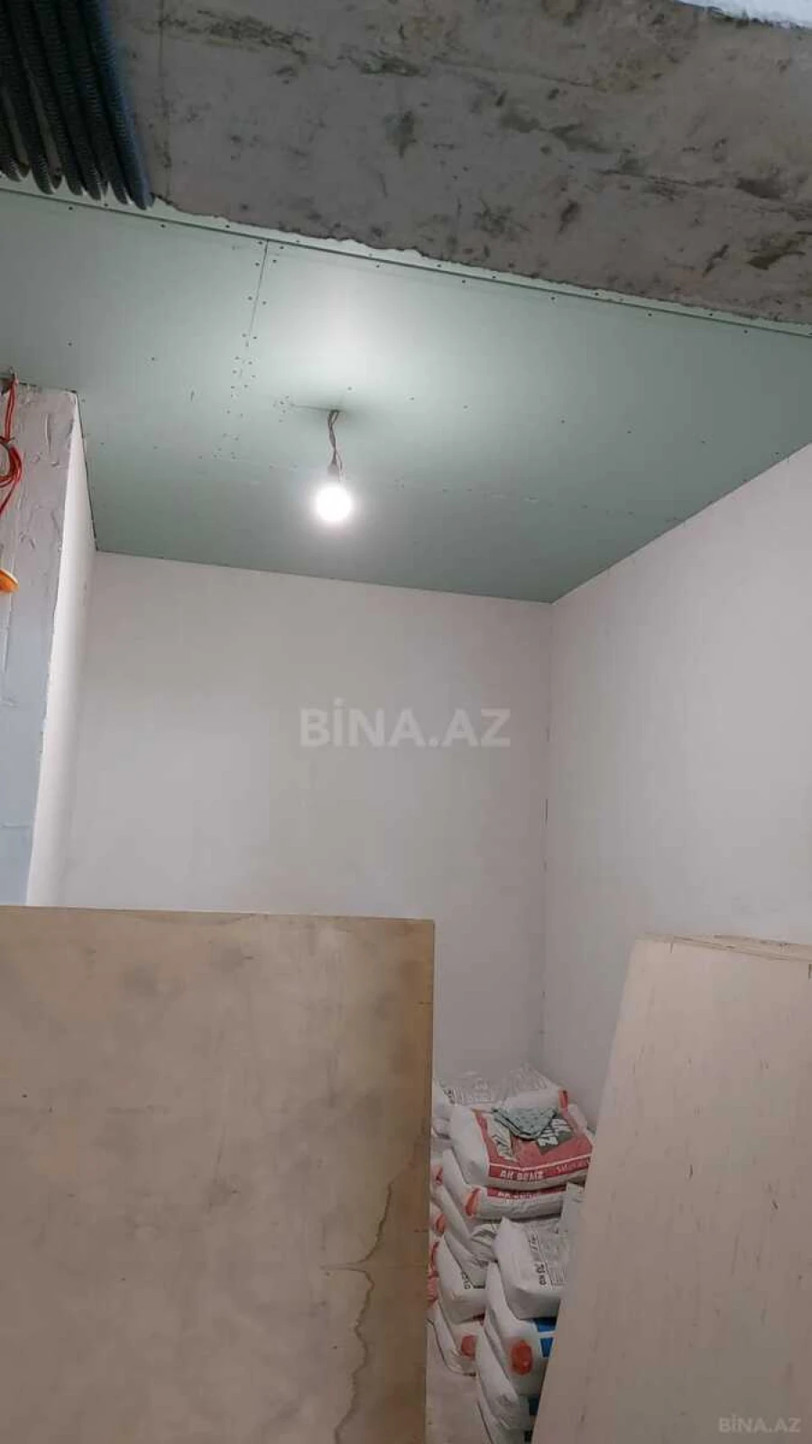 Satılır 3 otaqlı mənzil 145 m²