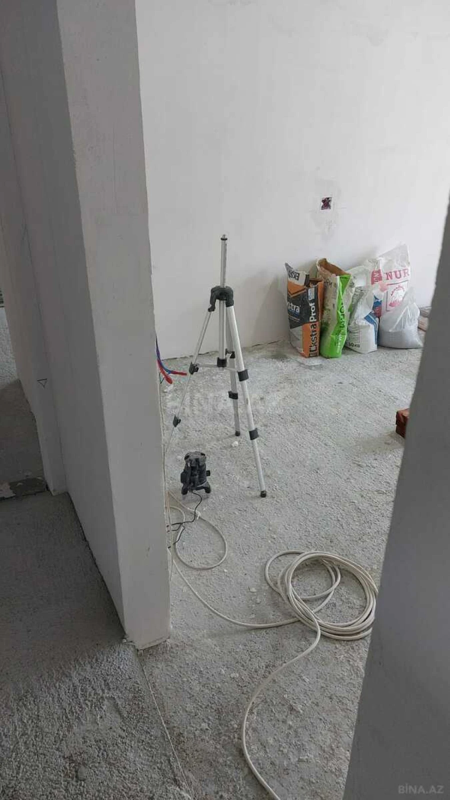 Satılır 3 otaqlı mənzil 145 m²