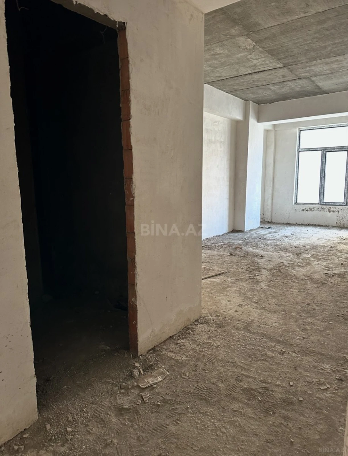 Satılır 3 otaqlı mənzil 171 m²