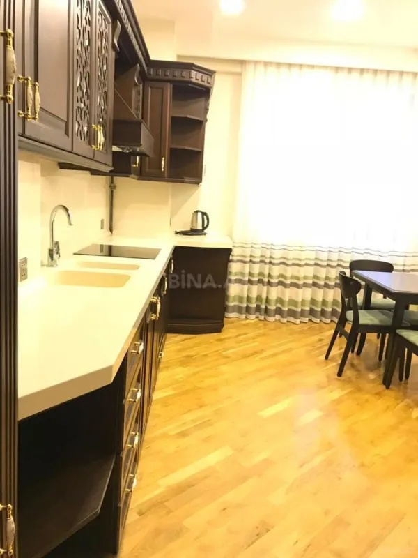 Kirayə verilir 3 otaqlı mənzil 135 m²