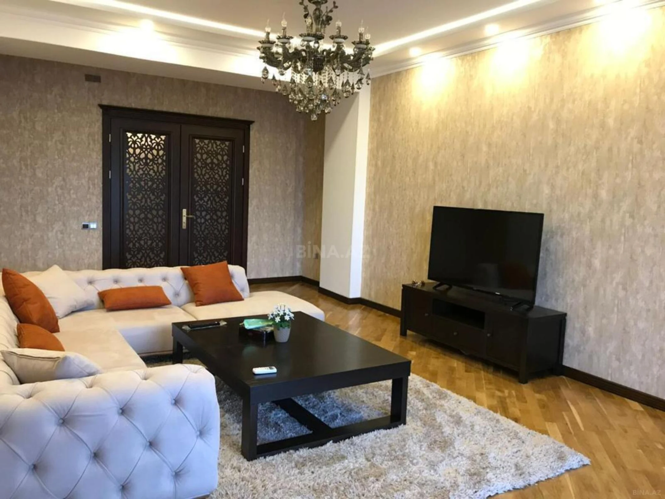 Kirayə verilir 3 otaqlı mənzil 135 m²